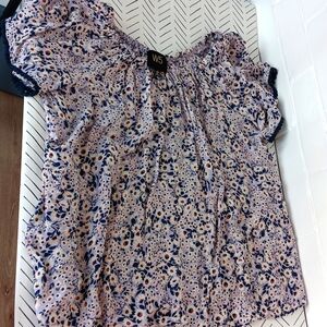 W5 shirt, womens medium